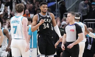 曝字母哥仍未提出交易申请 只要他不提雄鹿就一直耗着