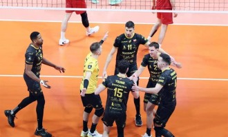 1-3！加拉塔萨雷欧冠主场输球又输阵 还被波兰排坛吐槽人少的可怜