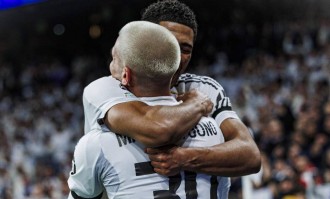 阿诺德社媒声援维尼修斯：足球场上的团结与友爱