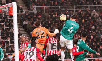 1-0！萨拉赫队史助攻王，范戴克一剑封喉，但利物浦的欧冠之路正越走越窄