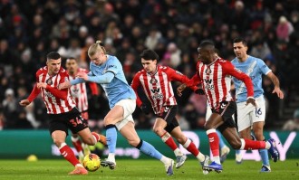 组图：英超曼城0-0桑德兰 哈兰德带球突破