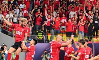 成都蓉城刚官宣徐正源下课，他就决定去法甲执教，同时点名邀请韦世豪转会加盟