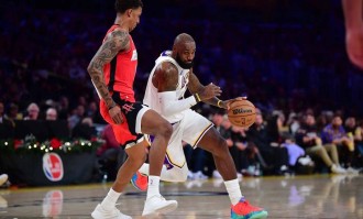 湖人连败危机如何化解 是时候考虑交易詹姆斯了？