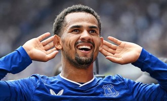 4球1助攻！25岁非洲天才边锋闪耀英超，三大豪门疯狂争夺中