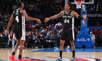 马刺半个月三杀卫冕冠军雷霆 取得联盟最长8连胜