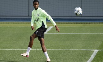 曼城青训的未来之星：17岁小将麦凯杜如何崭露头角