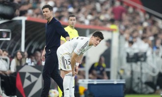 皇马中场大洗牌：“废太子”居莱尔惨败给全能战士卡马文加，西超杯命运悬疑