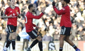 曼联1-1利兹联再失前四！阿莫林临危改变挽败局，谢什科深陷魔咒