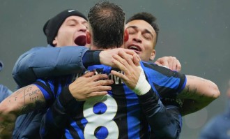 足坛悲喜一夜！欧冠冠军1-0登顶法甲榜首，国米6-2大胜6分领跑，韩国爆冷点球输越南