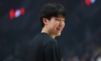 杨瀚森2米16背运过人！乐福：这是天赋 太不可思议了