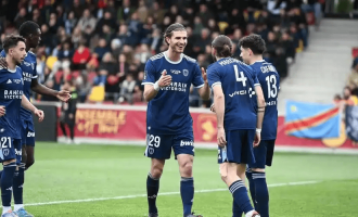 巴黎FC主场迎战昂热，法甲中游球队上演攻防博弈