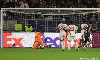 德甲4-0横扫夜！日本前锋28分钟轰第6球，门兴黑马崛起藏玄机