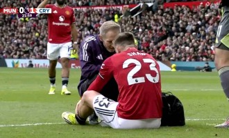 曼联赢球一主力却疑似重伤，马奎尔亦伤退！卡里克坚称二人只是不适