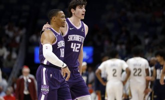 雷诺空砍21+20 国王不敌鹈鹕惨遭13连败