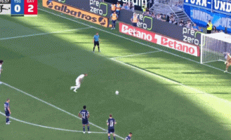 凯恩又戴帽！赛季第2次，7场狂轰13球，67场德甲已入70球