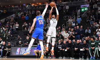 季前赛-SGA23分字母哥16+7 雷霆击败雄鹿