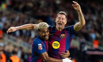 巴萨2-1力克皇家社会，莱万里程碑破门助球队领跑西甲