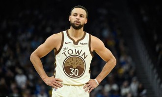 库里砍26+3+6瞬间爆发变三疯 单节6中6一人击垮魔术