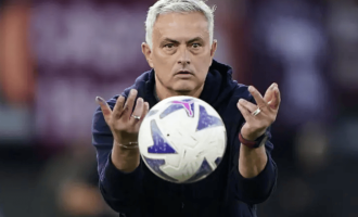 半程落后榜首10分！曝62岁穆帅将连续3年被解雇 阿莫林或取而代之