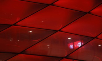 拜仁三叉戟狂飙：凯恩、迪亚斯与奥利塞联手轰进53球，德甲最强锋线？