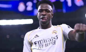 维尼修斯双响，皇马4-1登顶，巴萨的卫冕之路迎来生死考验？