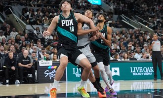 杨瀚森赛季防守最靠谱一战？但关键时刻他仍被弃用