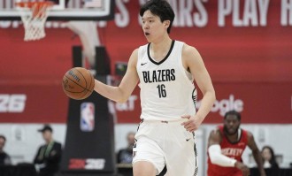 杨瀚森夏联场均10分5板2.3帽 屡次贡献惊艳妙传