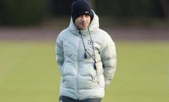 切尔西的未来：罗塞尼尔的战术抉择与球队稳定性的挑战