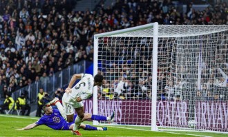 皇马最强首发出炉！姆巴佩携维尼修斯领衔，誓夺西甲榜首