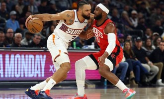 杜兰特缺阵阿门28+7+8 狄龙29分火箭射落太阳