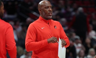 开拓者主帅为杨瀚森骄傲 比卢普斯：我知道他可以的