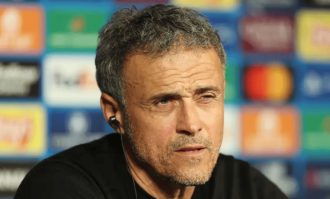 刚拿欧冠却拒绝续约！全欧前三主帅翻脸，心系巴萨，曼联欲截胡