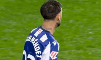 终结11连胜！西甲爆冷门：巴萨1-2皇家社会，皇马机遇来了：落后1分