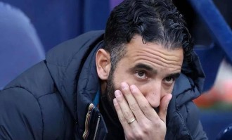 30万周薪突生变数！曼联“砍薪留人”暗藏玄机，32岁面临残酷抉择