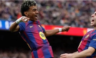 亚马尔首次帽子戏法惊艳西甲，单刀破门与绝美世界波双响连创多项纪录