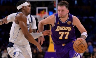 东契奇35+11老詹13+7 浓眉复出12分湖人胜独行侠