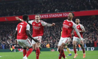 高清：阿森纳点球战9-8进联赛杯四强 球员激动庆祝