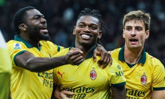 意甲榜首之争激烈，AC米兰逆转佛罗伦萨登顶