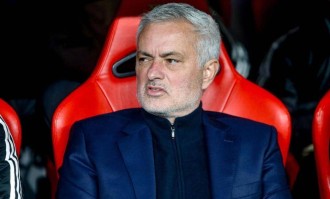 欧冠2-0,62岁穆帅双手插兜:率队掀翻意甲第2,巴雷罗脚后跟破门