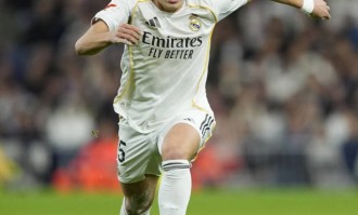 伯纳乌风云：皇家马德里与摩纳哥的欧冠关键战，姆巴佩能否用进球回应嘘声？