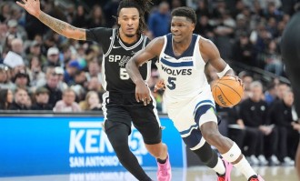 生涯新高竟成空砍！爱德华兹55分仍难奈马刺 末节26分