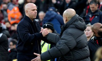 利物浦主帅遭遇争议：7轮仅1胜仍大笑，索博染红引发不满